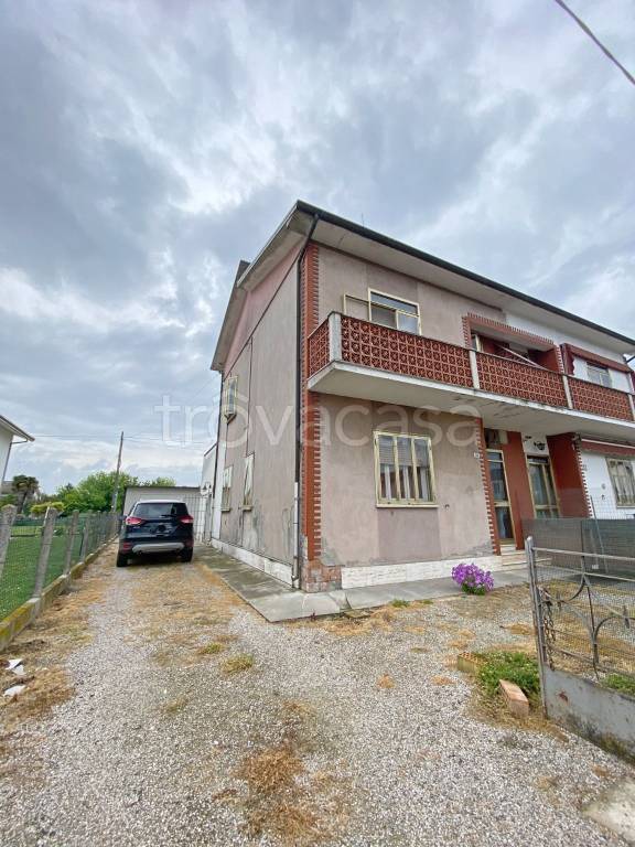 casa indipendente in vendita a Riva del Po