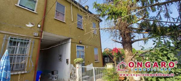 casa indipendente in vendita a Riva del Po in zona Berra