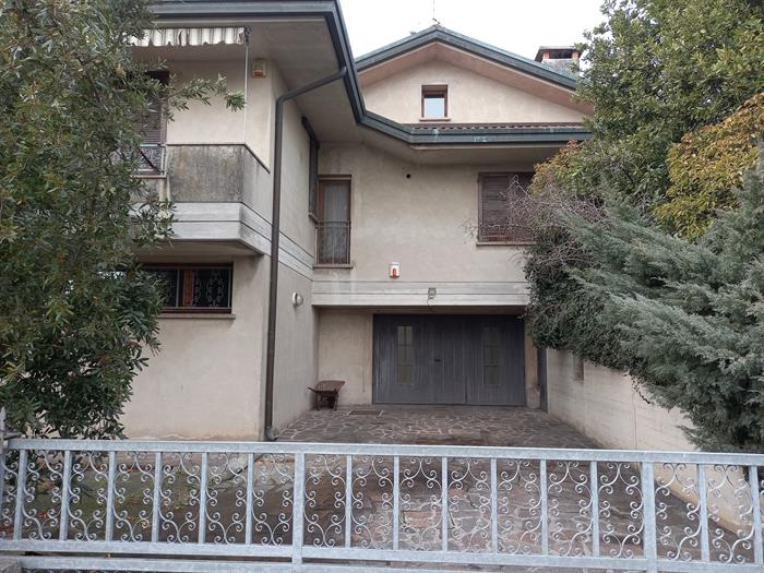 casa indipendente in vendita a Riva del Po in zona Berra