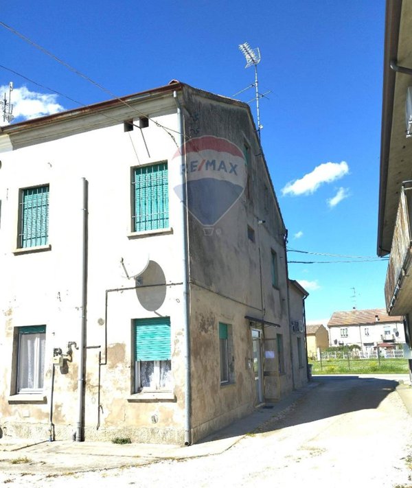 casa semindipendente in vendita a Riva del Po in zona Cologna