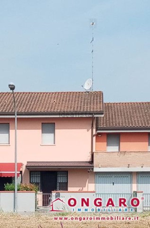 casa indipendente in vendita a Riva del Po in zona Berra