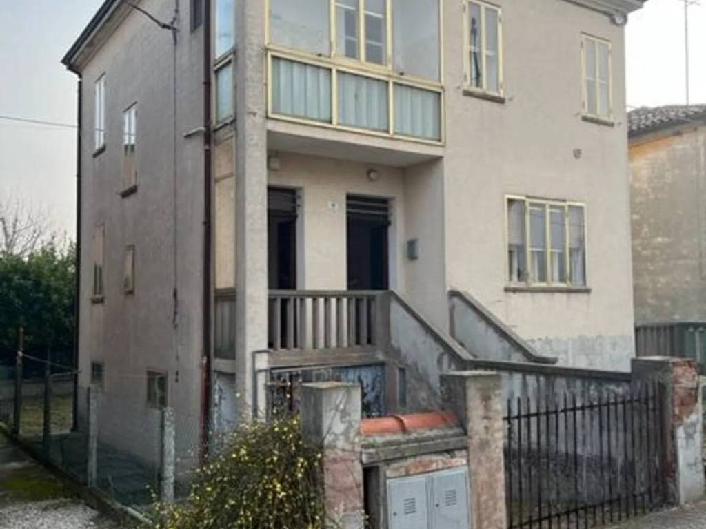 casa indipendente in vendita a Riva del Po