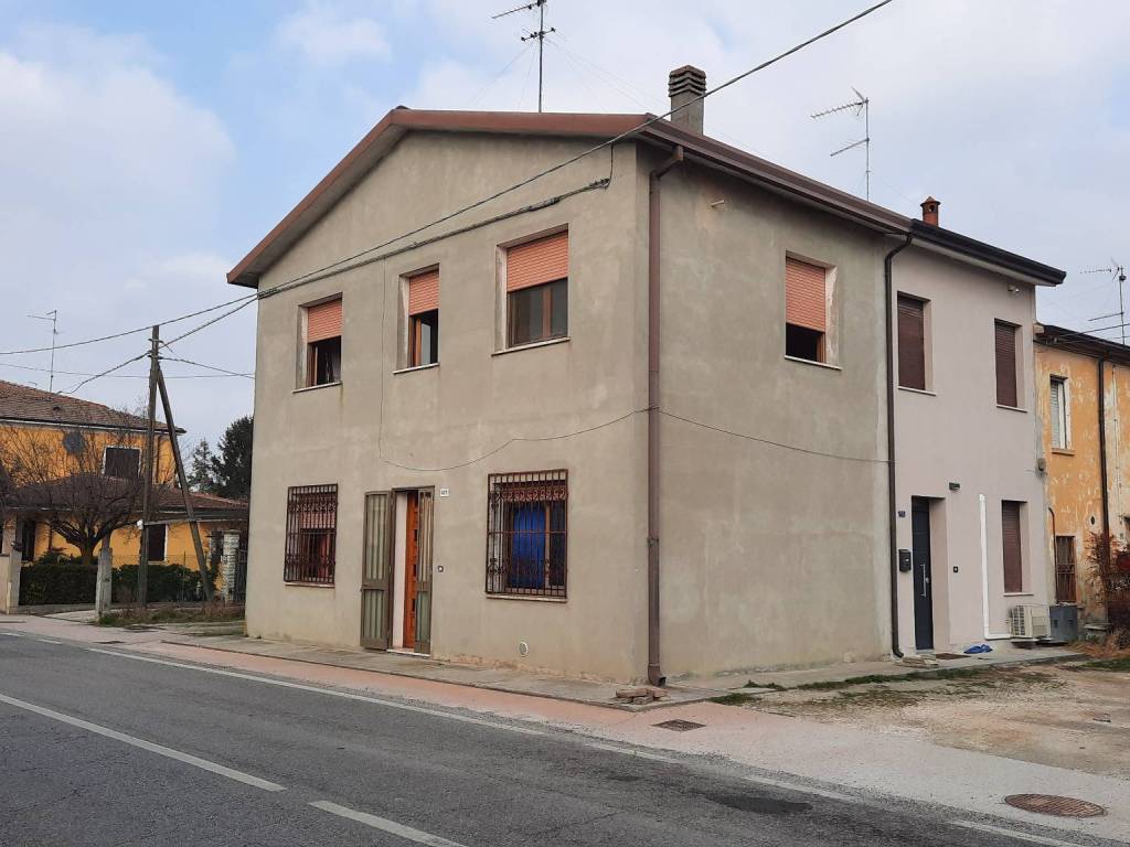 casa indipendente in vendita a Riva del Po in zona Ro