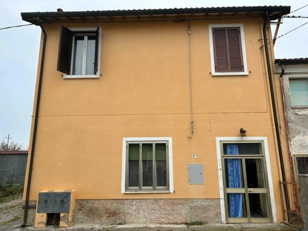 casa indipendente in vendita a Riva del Po in zona Ro