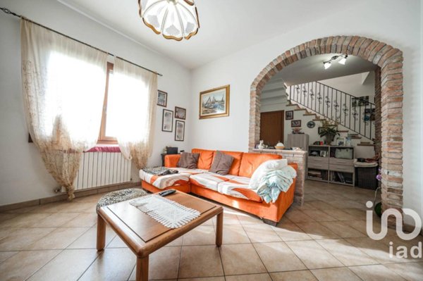 casa indipendente in vendita a Riva del Po in zona Serravalle