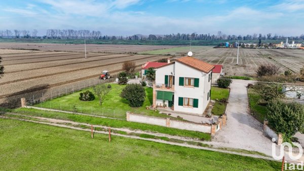 casa indipendente in vendita a Riva del Po in zona Serravalle