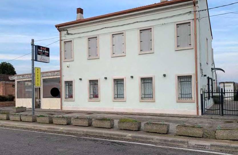 negozio in vendita a Riva del Po in zona Ro