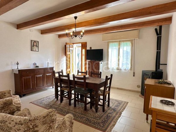 casa indipendente in vendita a Riva del Po in zona Berra