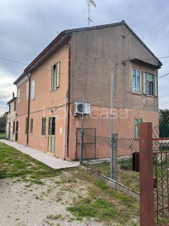 casa indipendente in vendita a Riva del Po