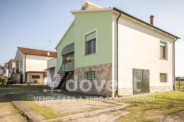 casa indipendente in vendita a Riva del Po
