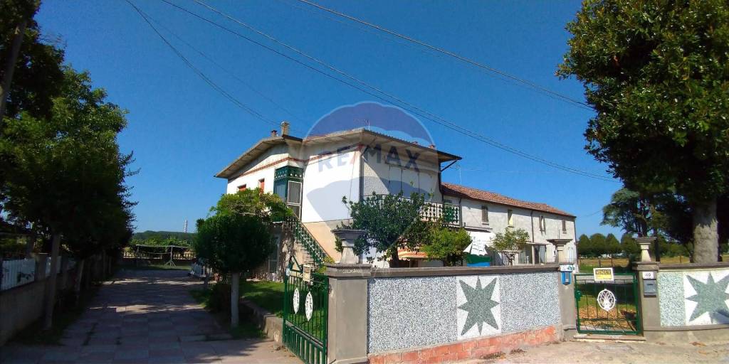 casa indipendente in vendita a Riva del Po in zona Ro
