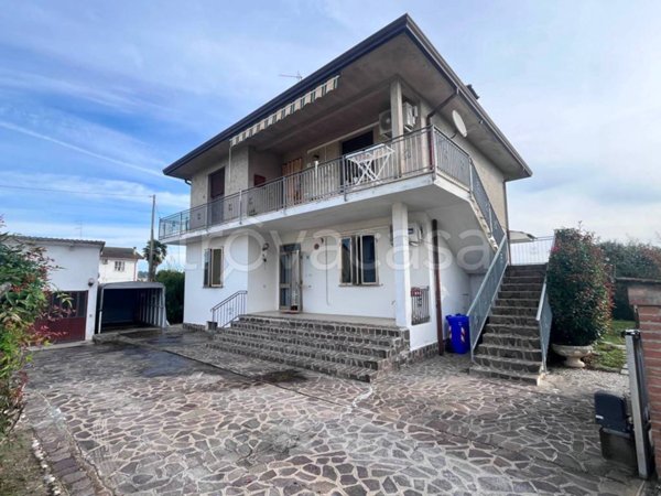 casa indipendente in vendita a Riva del Po in zona Berra
