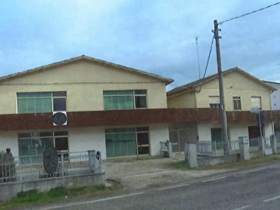 locale di sgombero in vendita a Riva del Po