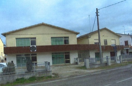 locale di sgombero in vendita a Riva del Po