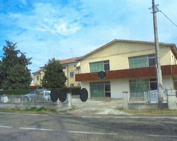 negozio in vendita a Riva del Po