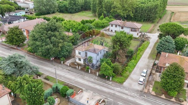 casa indipendente in vendita a Riva del Po in zona Berra