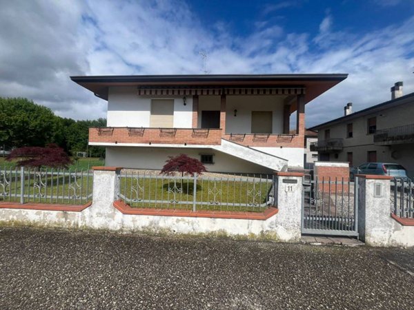 casa indipendente in vendita a Riva del Po in zona Berra