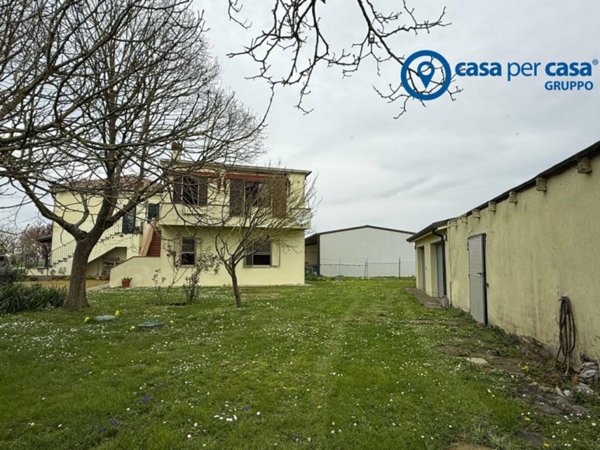 casa indipendente in vendita a Riva del Po