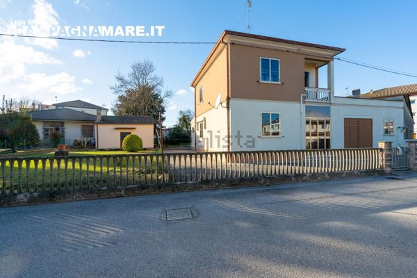 casa indipendente in vendita a Riva del Po