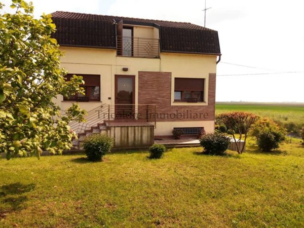 casa indipendente in vendita a Riva del Po in zona Serravalle