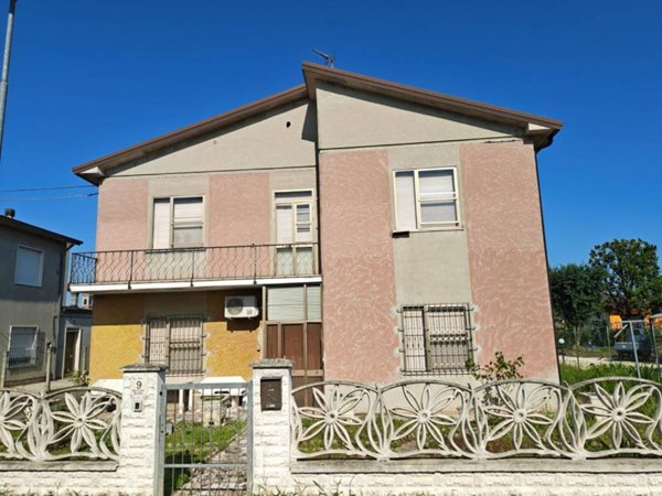 casa indipendente in vendita a Riva del Po in zona Serravalle