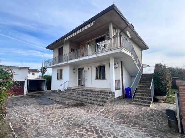 casa indipendente in vendita a Riva del Po in zona Berra