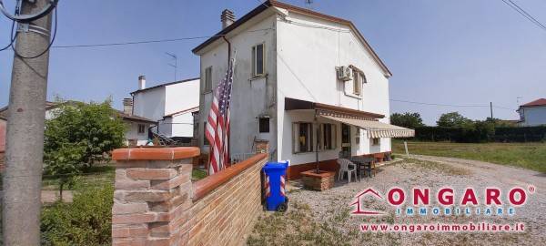 casa indipendente in vendita a Riva del Po in zona Berra