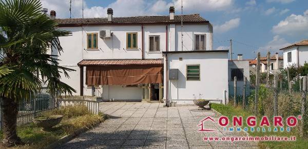 casa indipendente in vendita a Riva del Po in zona Berra