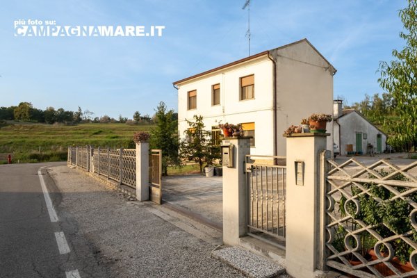 casa indipendente in vendita a Riva del Po