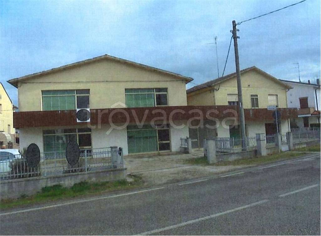 locale di sgombero in vendita a Riva del Po in zona Ro
