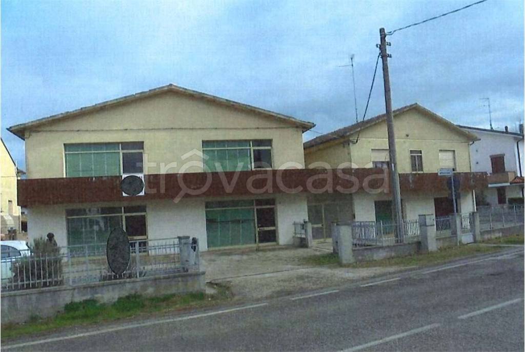 locale di sgombero in vendita a Riva del Po in zona Ro