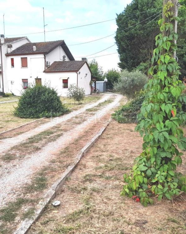 casa indipendente in vendita a Riva del Po in zona Berra