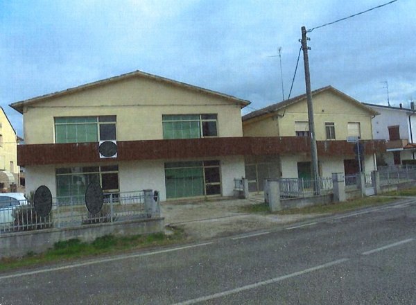 locale di sgombero in vendita a Riva del Po in zona Ro