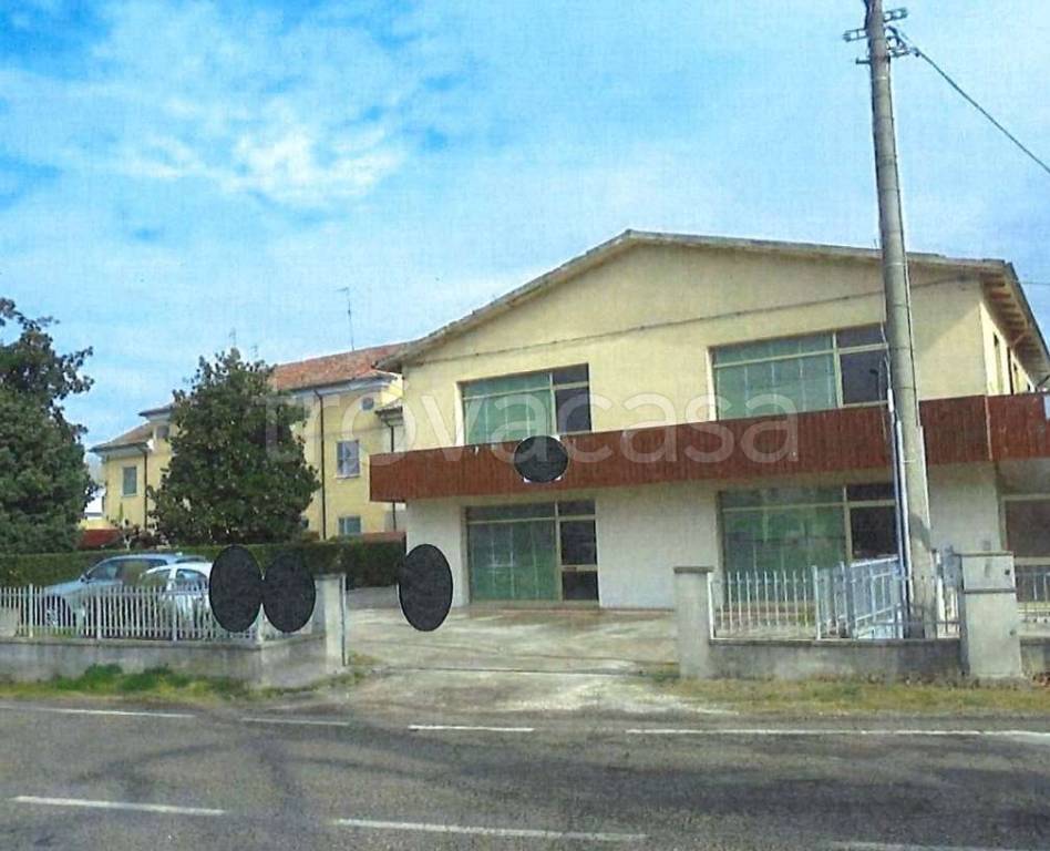 locale di sgombero in vendita a Riva del Po in zona Ro