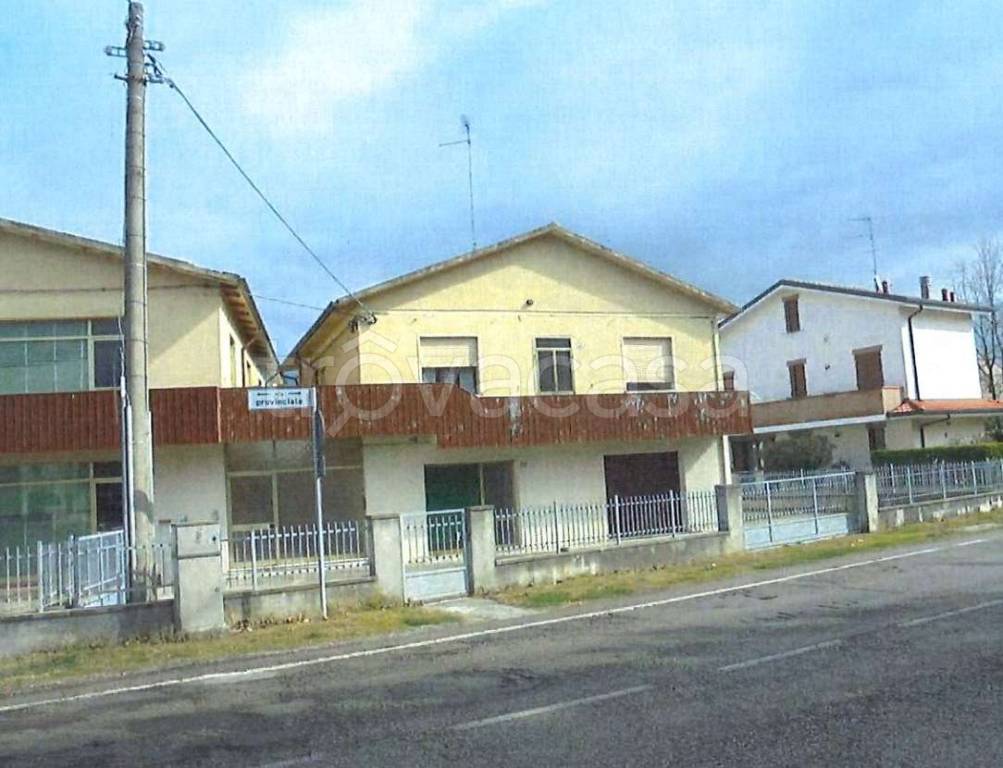 locale di sgombero in vendita a Riva del Po in zona Ro