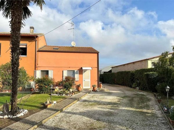 casa indipendente in vendita a Riva del Po in zona Berra