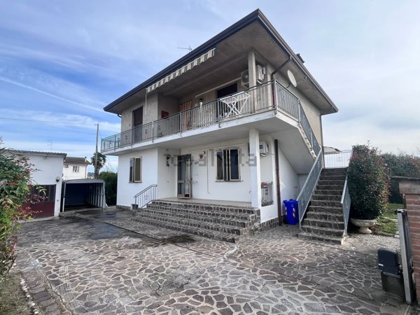 casa indipendente in vendita a Riva del Po in zona Berra