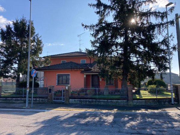 casa indipendente in vendita a Riva del Po in zona Serravalle