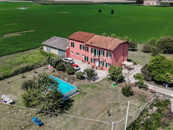 casa indipendente in vendita a Riva del Po in zona Ro