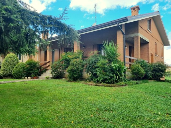casa indipendente in vendita a Riva del Po in zona Berra