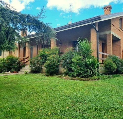 casa indipendente in vendita a Riva del Po in zona Berra