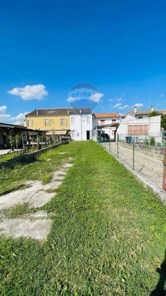 casa indipendente in vendita a Riva del Po in zona Berra