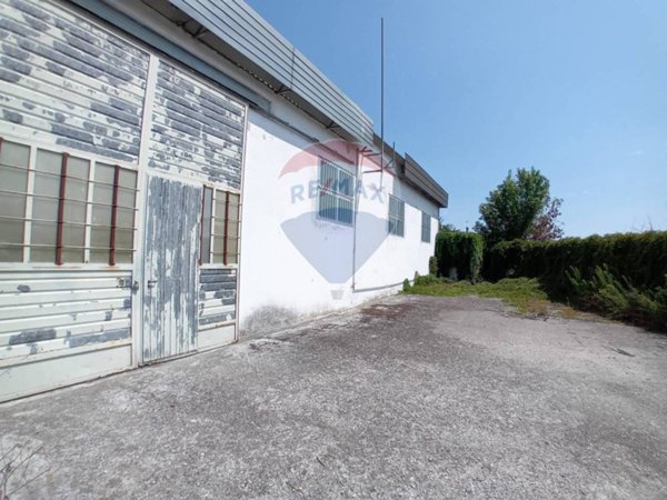 locale di sgombero in vendita a Riva del Po in zona Berra