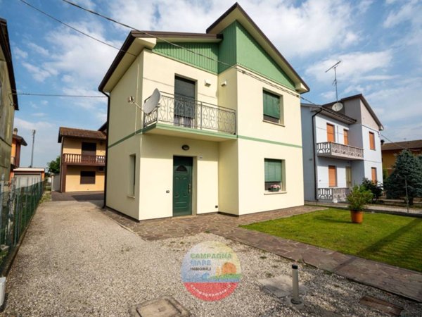 casa indipendente in vendita a Riva del Po in zona Berra