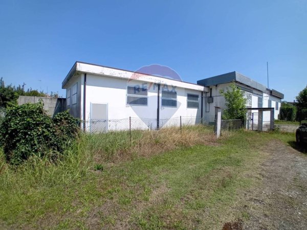 locale commerciale in vendita a Riva del Po in zona Berra