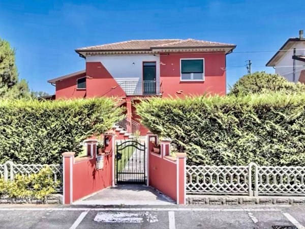 casa indipendente in vendita a Riva del Po in zona Serravalle