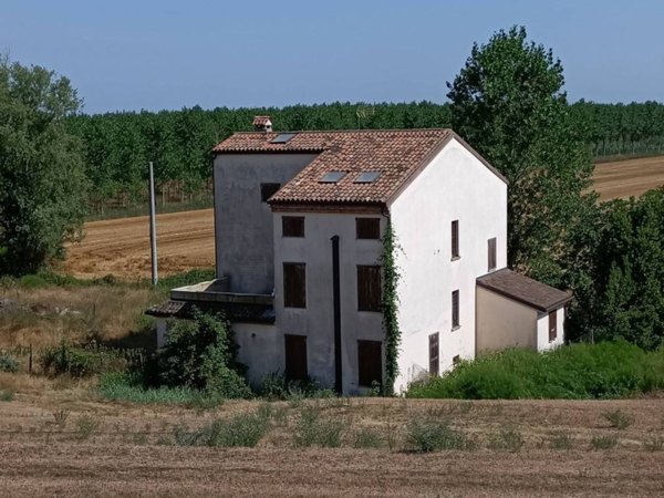 casa indipendente in vendita a Riva del Po in zona Serravalle