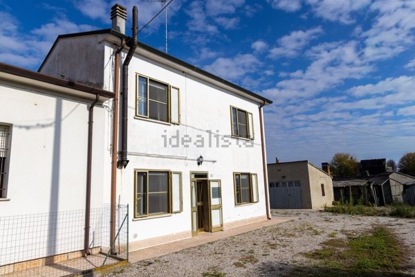 casa indipendente in vendita a Riva del Po