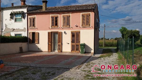 casa indipendente in vendita a Riva del Po in zona Ro