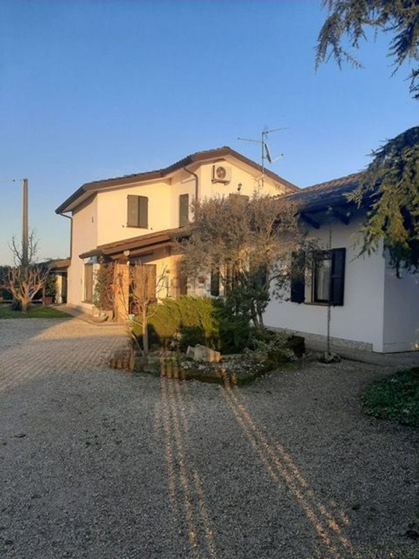 casa indipendente in vendita a Riva del Po